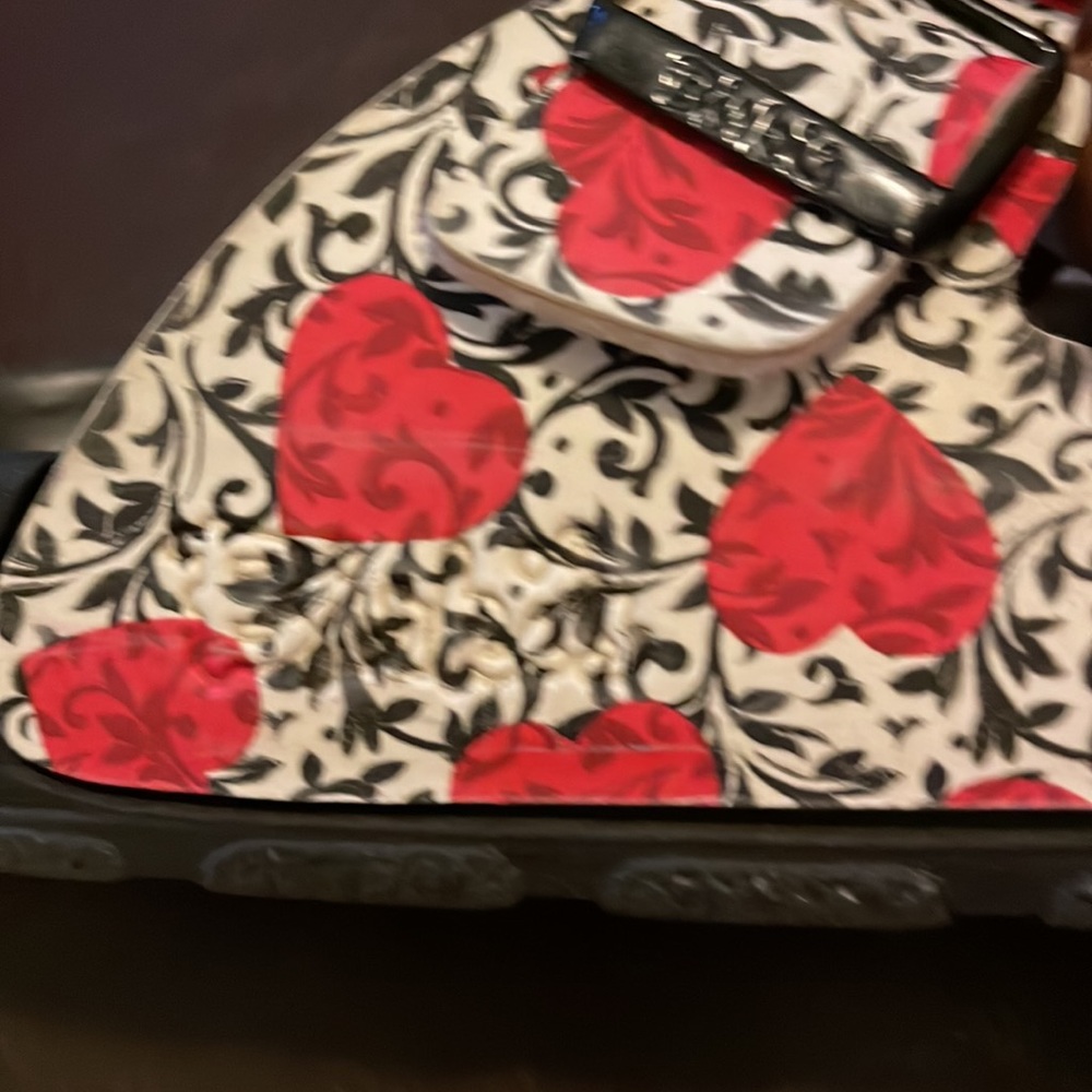 Birkis size 7 beautiful flower print slide on rubber sole.  Pre owned great - Picture 7 of 9